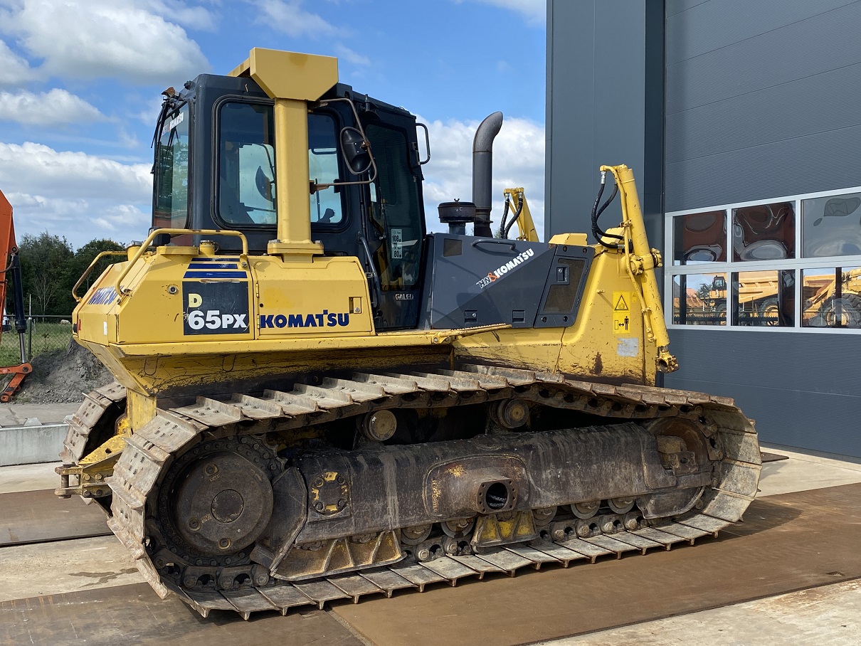 Komatsu D65PX-15 (2)